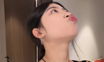 （親吻天花板運動）