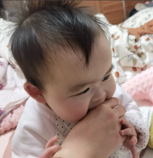 寶寶咬人