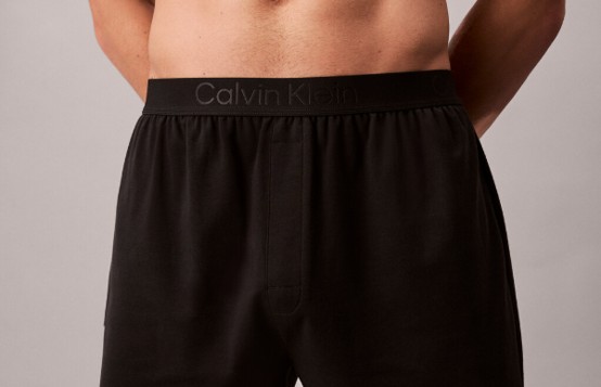 （Calvin Klein）