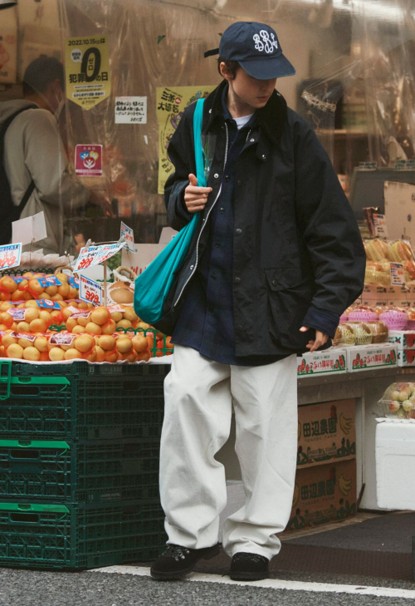 (長袖＋薄風衣或牛仔外套＋長褲)