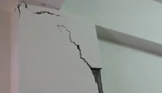 （地震牆壁裂痕判斷）